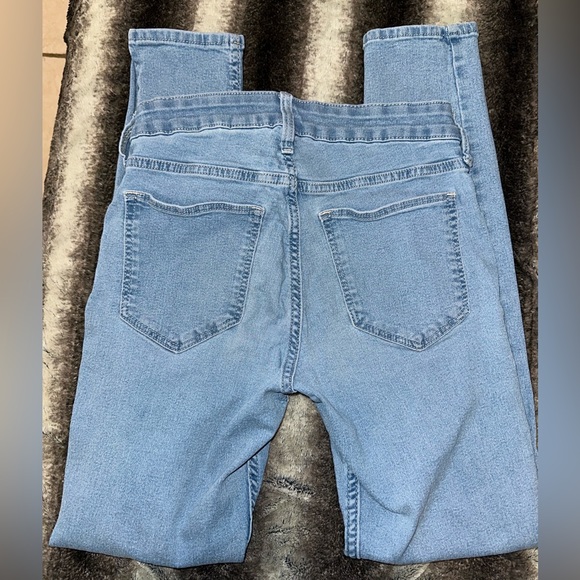 3x$25 🛍️ Light Blue Skinny Jeans - Picture 2 of 3